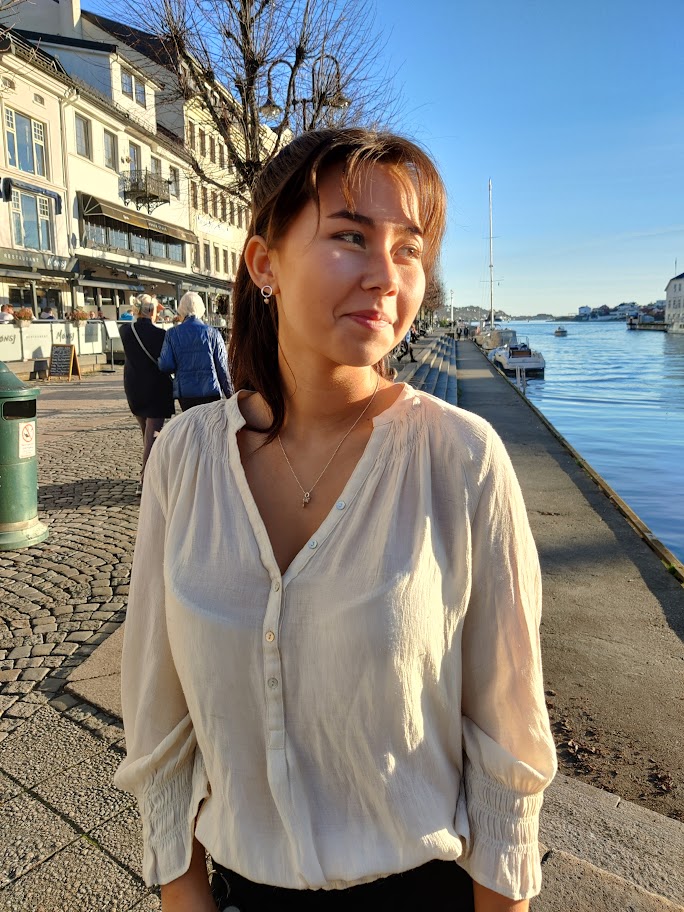 Huldreverket "Elise" ørepynt i sølv med matt gullhjerte