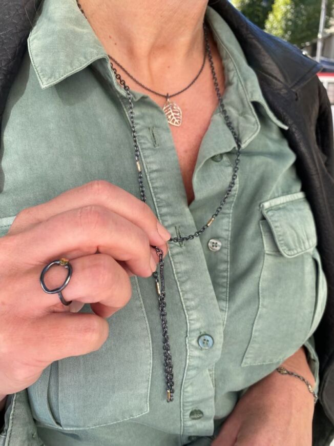 Birdie "Jaqueline" kjede i sølv med gult gull detaljer og diamanter