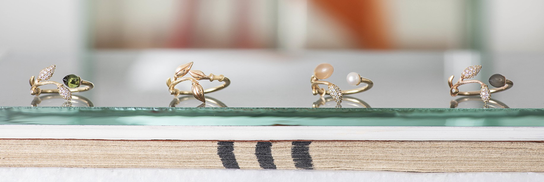 Blloming long OLE LYNGGAARD COPENHAGEN Blooming klase med rutilkvarts, perle, grønn turmalin og diamanter