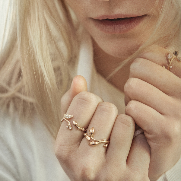 OLE LYNGGAARD COPENHAGEN "Blooming" ring i gult og rosé gull