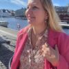 By Birdie "Ellen Golden Pearl" ørepynt med perle