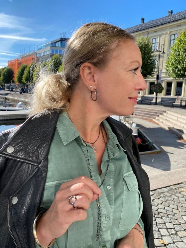 Birdie "Jaqueline" kjede i sølv med gult gull detaljer og diamanter