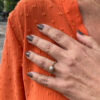 By Birdie "Zenith freshwaterpearl Keshi" ring i gult gull med diamanter og perle