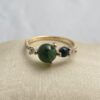 Noën "Stellini" medium ring i gult gull, med diamanter, peridot og grønn turmalin