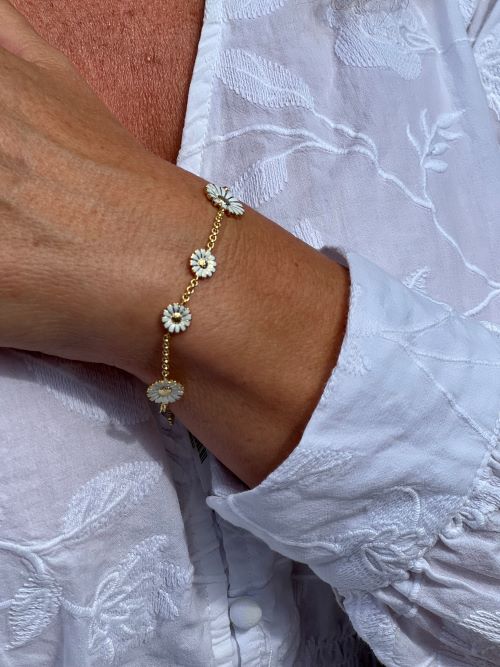 Georg Jensen “Daisy armbånd" i forgylt sølv med 8 hvite emaljerte blomster