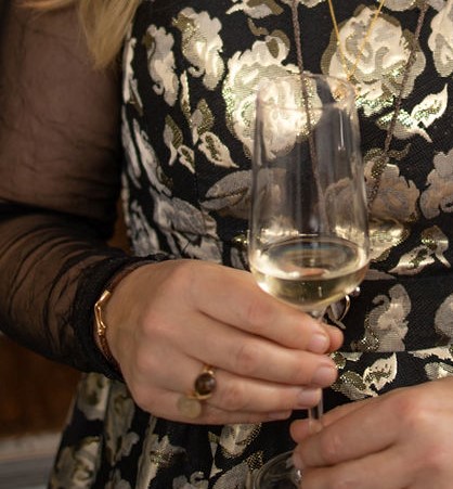 Noën «Dolce medium» ring i børstet forgylt sølv med røkkvarts