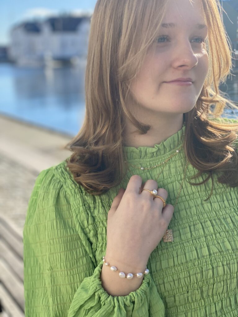 Susanne Friis Bjørner forgylt sølvarmbånd med ferskvannsperler
