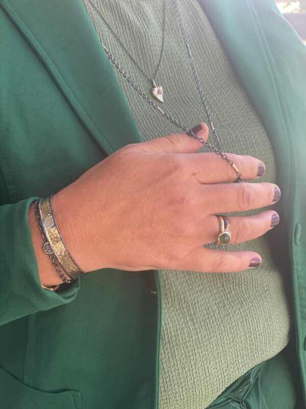 By Birdie "Ring Elisabeth 5 Rose"  i sølv med gult gull detaljer og diamanter