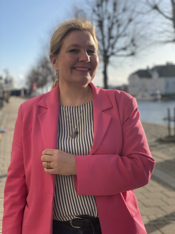 Noën «Olivia» anheng i forgylt sølv med ametyst