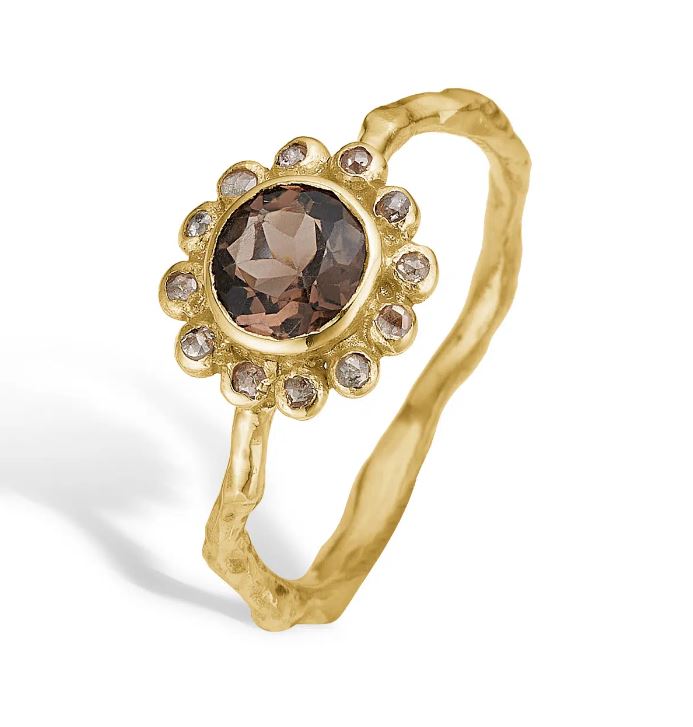 By Birdie "Zenith Enso" ring i gult gull med diamanter og røkkvarts