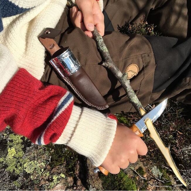 Eventyr kniv med brunt skin og sølv, Kan graveres med navn og dato, Fra Eik barn-