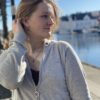 Susanne Friis Bjørner gult gull anheng med dråpeformet rhodolitt