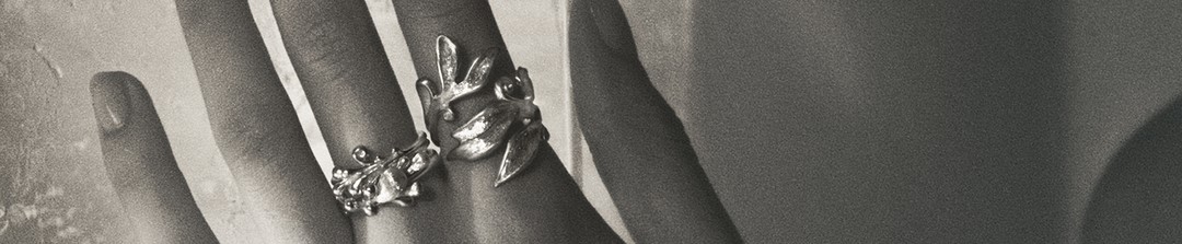 OLE LYNGGAARD COPENHAGEN  Forest eikenøtt anheng rutilkvarts med gull hempe