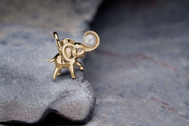 By Birdie "Hannibal" anheng i gult gull med diamant og perle