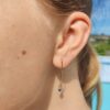 Noën «Shine» ørepynt i gult gull, med safir