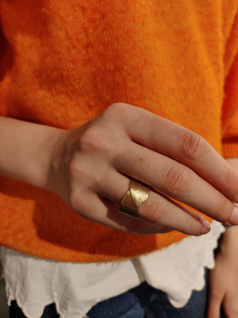 Noën «Olivia small» ring i forgylt sølv
