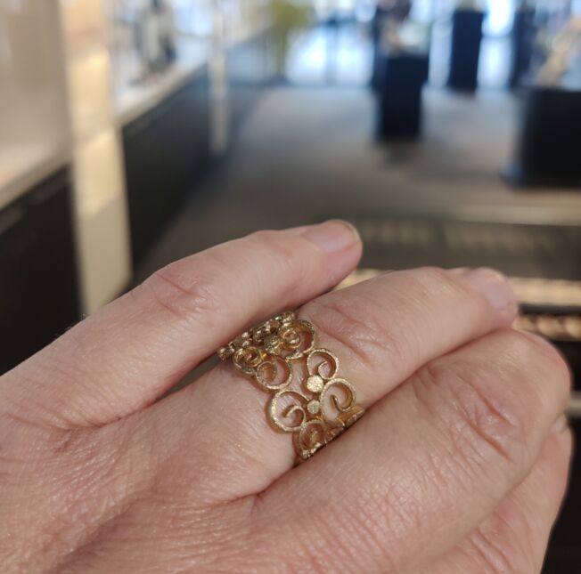 Noën «Grace medium» ring i forgylt sølv