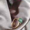 Noën «Dolce small» ring i forgylt matt sølv med jade