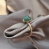 Noën «Dolce small» ring i forgylt matt sølv med jade