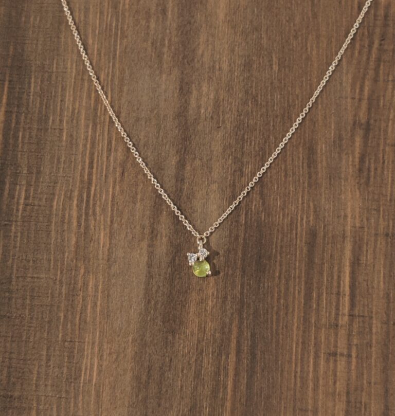 Noën «Stellini» kjede i gult gull, med diamanter og peridot