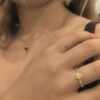 Noën "Shine" ring i gult gull, med gul dråpeformet safir