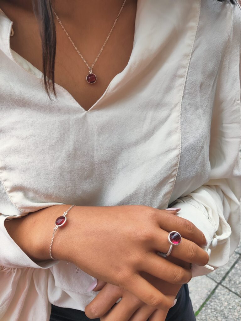 Susanne Friis Bjørner armbånd i sølv med pink krystall