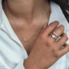 Noën "Stellini" medium ring i gult gull, med diamanter og rosenkvarts