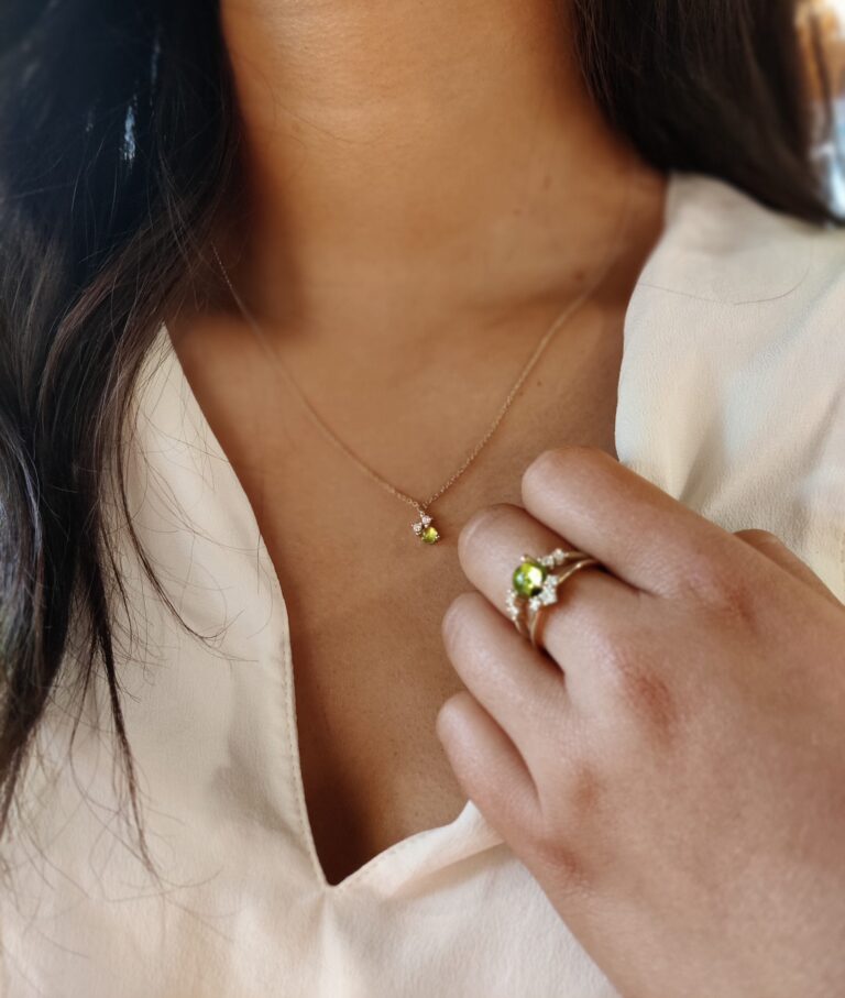 Noën «Stellini» kjede i gult gull, med diamanter og peridot