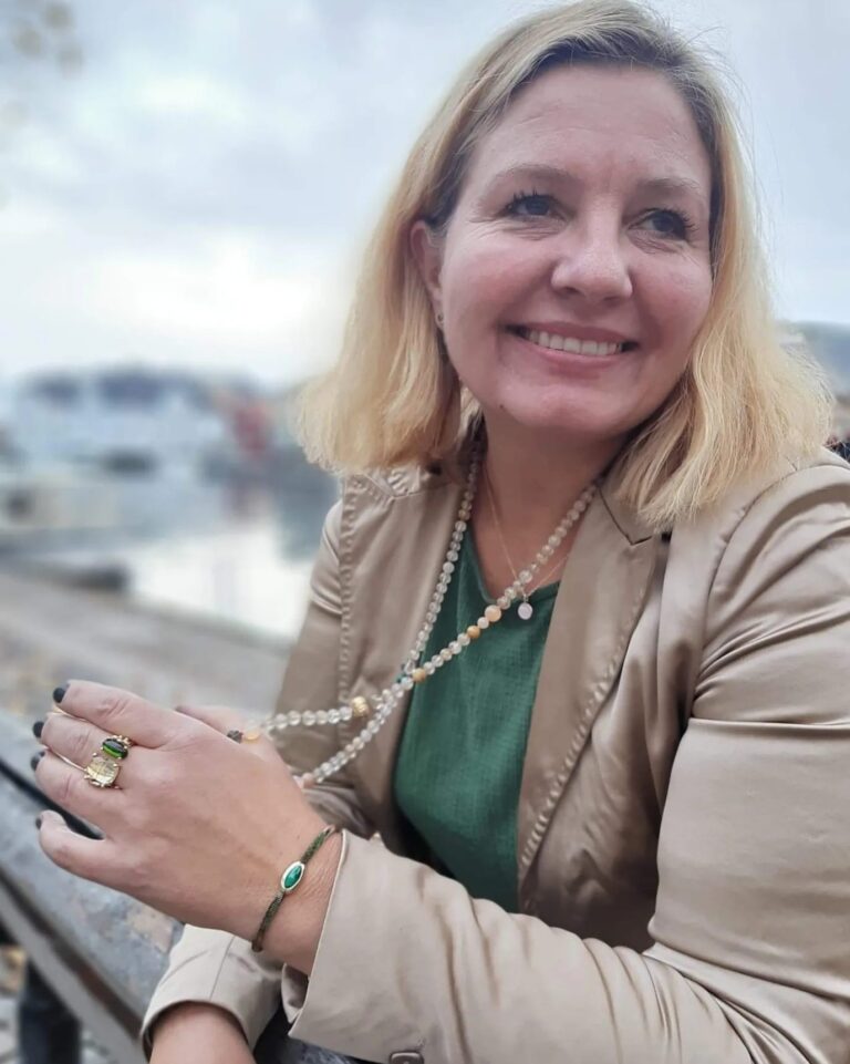 OLE LYNGGAARD COPENHAGEN BoHo ring double i gult gull med rutilkvarts og grønn turmalin.