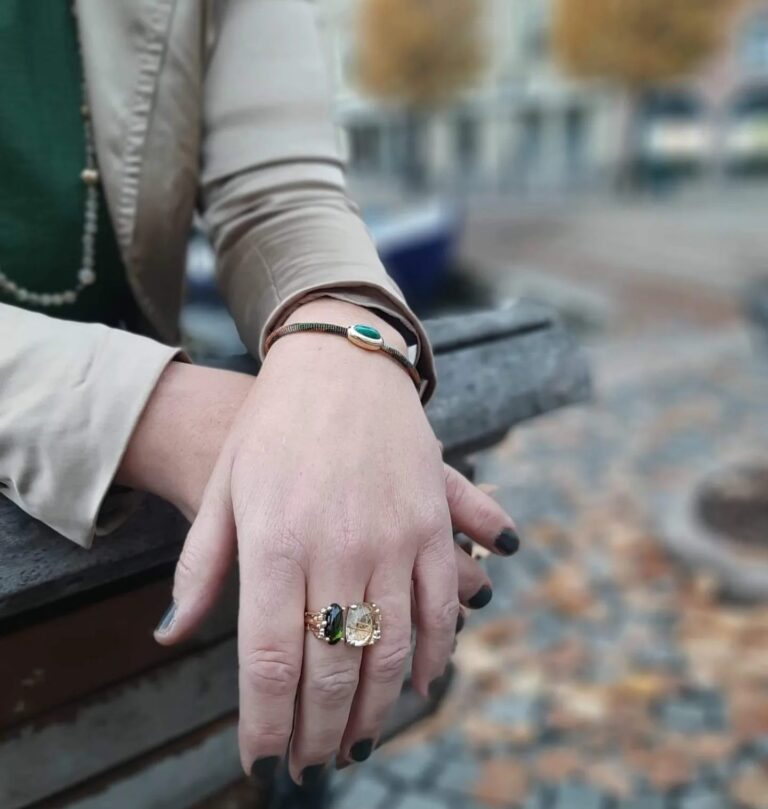 OLE LYNGGAARD COPENHAGEN BoHo ring double i gult gull med rutilkvarts og grønn turmalin.