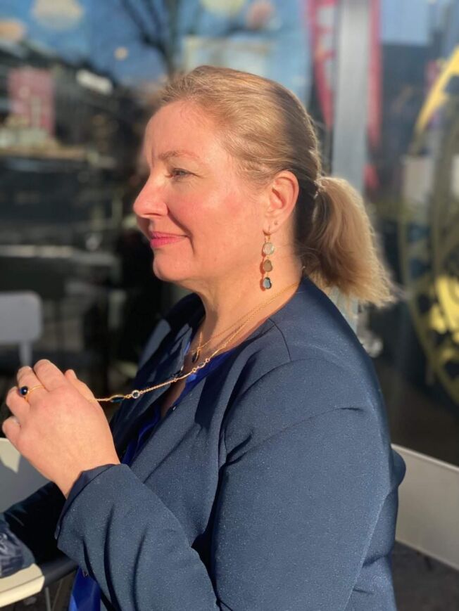 Susanne Friis Bjørner forgylt sølvkjede med labaradoritt, london blue krystaller og topas