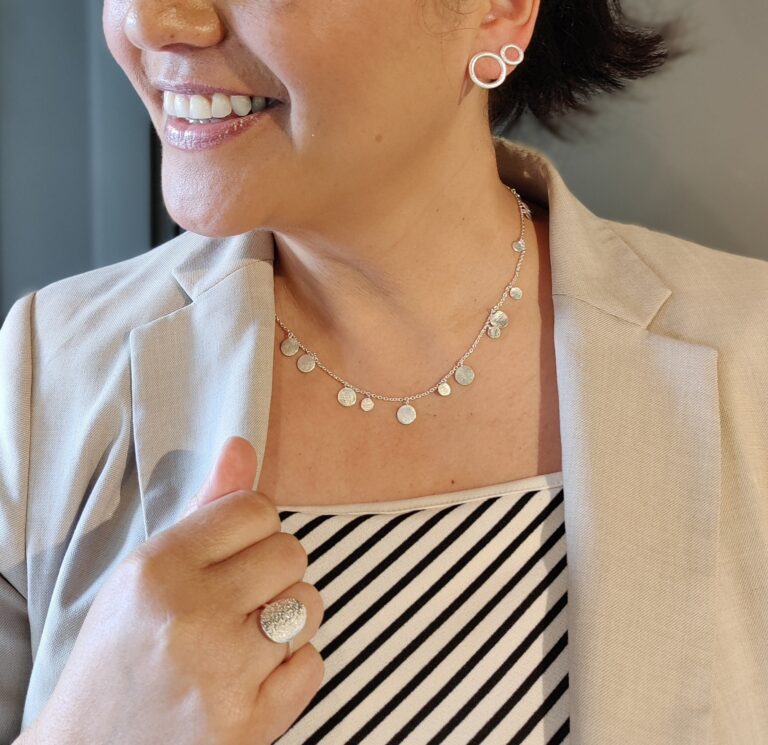 Susanne Friis Bjørner ring i sølv med oval hamret plate