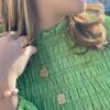 Susanne Friis Bjørner kjede i forgylt sølv med rektangulær, hamret plate
