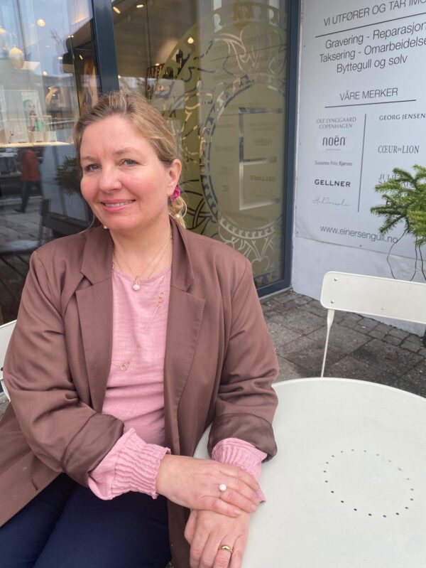 Noën «Dolce» anheng i forgylt sølv med rosa korall-kompositt