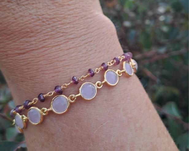 Susanne Friis Bjørner armbånd i forgylt sølv med lys rosa krystall