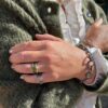 By Birdie "Ring Cara peridot" i sølv med gult gull detaljer og peridot
