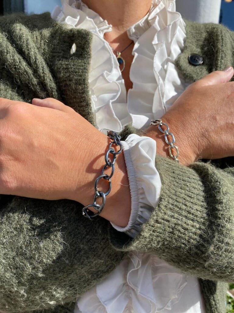 By Birdie "Beech Leaves" ring i sølv med gult gull detaljer og diamanter