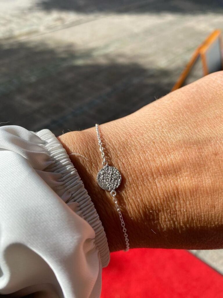 Susanne Friis Bjørner armbånd i sølv med hamret plate