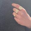 Georg Jensen "Daisy" ring i forgylt sølv med hvit emaljert blomst