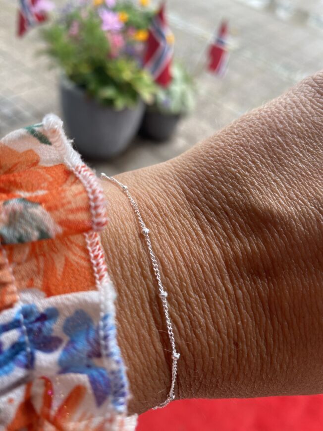 Susanne Friis Bjørner panserarmbånd i sølv med kuler