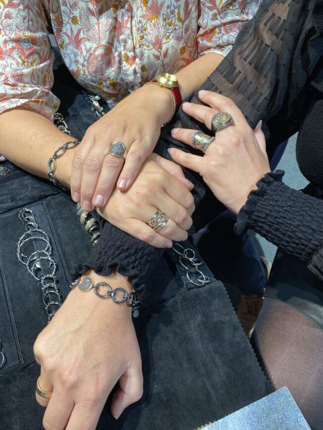 By Birdie "SoHo Grand" ring i sølv med gult gull detaljer og diamanter