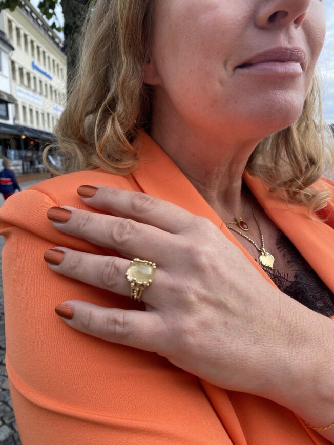 OLE LYNGGAARD COPENHAGEN BoHo ring medium i gult gull med rutilkvarts