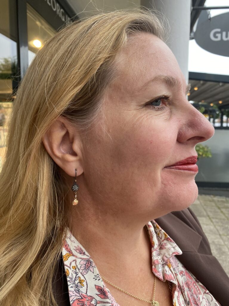 By Birdie "Sophia Rose pavé" ørepynt med diamanter
