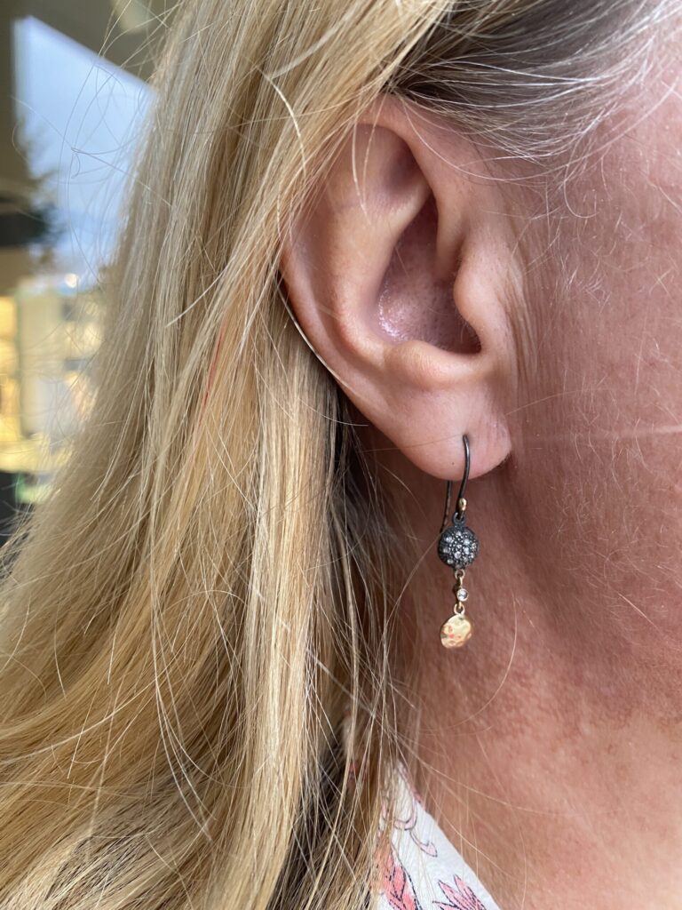 By Birdie "Sophia Rose pavé" ørepynt med diamanter