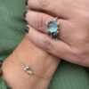 Noën «Stellini» armbånd i gult gull, med diamanter og topas