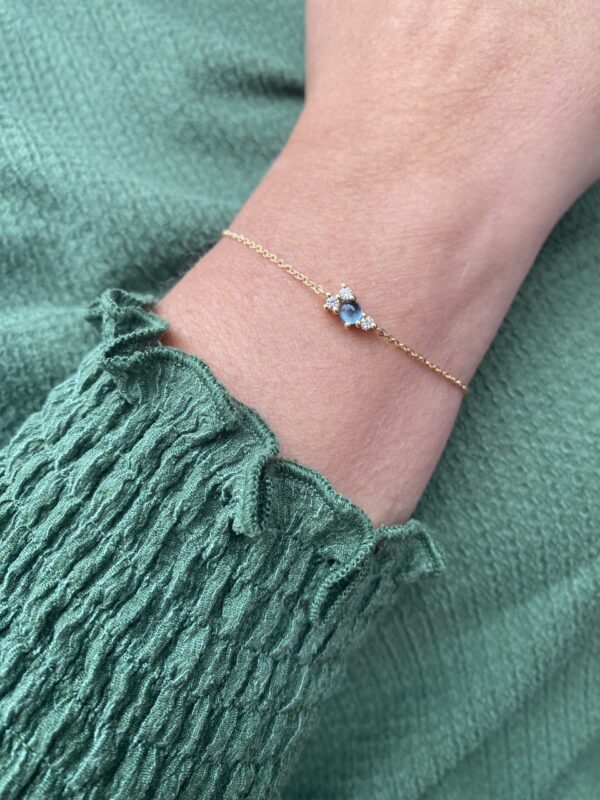 Noën «Stellini» armbånd i gult gull, med diamanter og topas