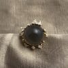 Noën "Stellini grand" ring i gult gull, med diamanter og grå månesten
