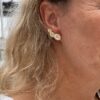 Georg Jensen “Daisy ørepynt" i forgylt sølv med 3 hvite emaljerte blomster