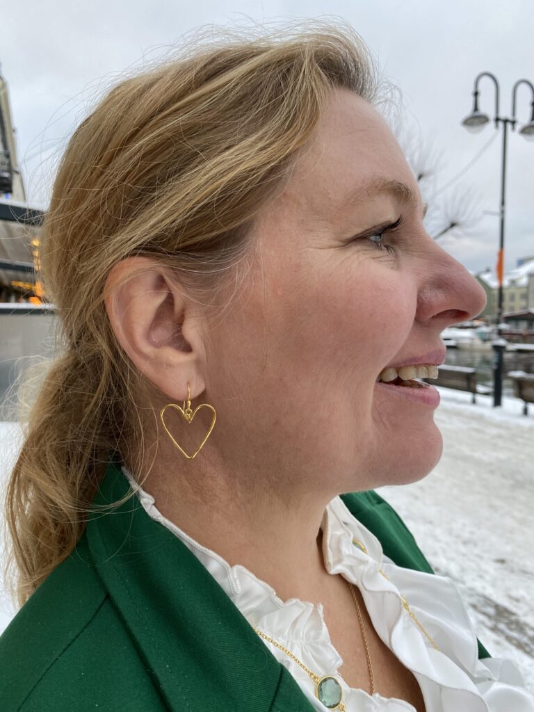 Susanne Friis Bjørner ørepynt hjerte i forgylt sølv