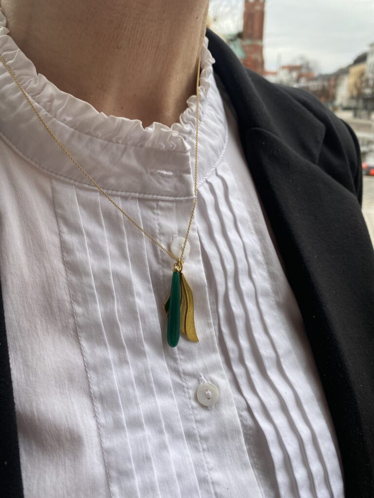 Ulrikke Vogt "Madonna necklace" i forgylt sølv med grønn agat